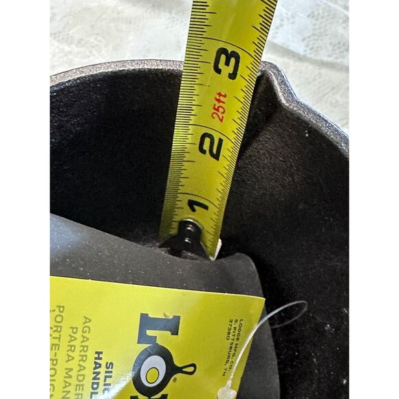 Lodge Cast Iron Melting Pot Pouring Spouts Silicone Hot Handle Holder Dad Gift - Picture 8 of 10